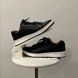 Aetrex Black and White Leather Sneakers